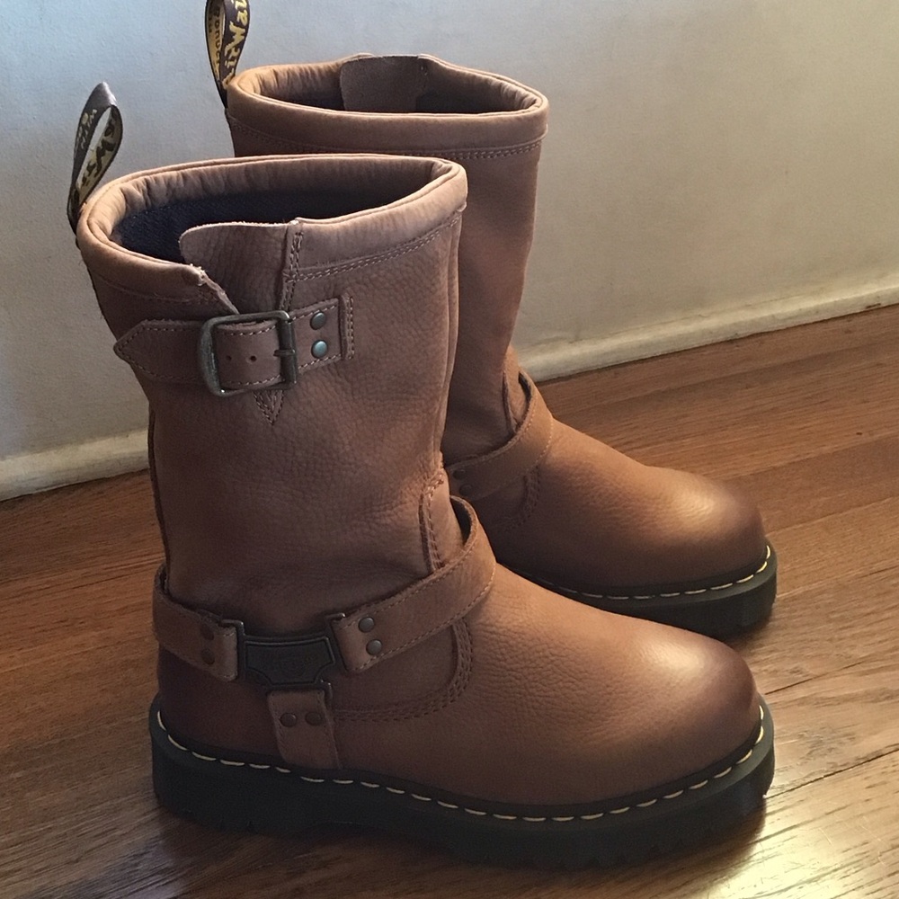 Dr Martens Anistone Hi Boots in Desert Brown Women’s US 9 US Mens 8
